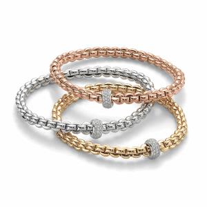 Fope crafts unique gold jewels like the 900 mesh and Flex’it. Since 1929 always in Italy making the finest Italian jewelry collections.